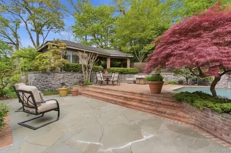 17 Holden Lane Bayville NY 11709