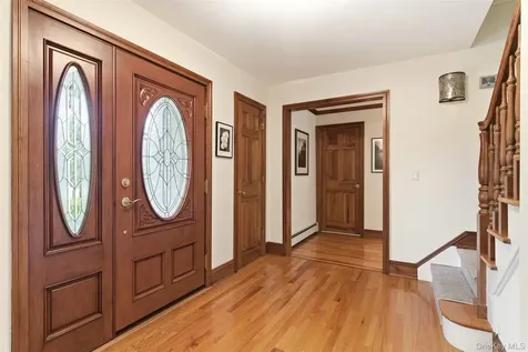 17 Holden Lane Bayville NY 11709