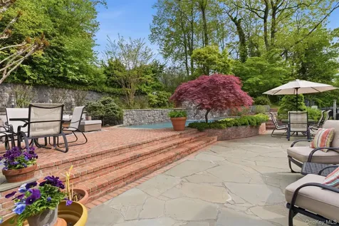 17 Holden Lane Bayville NY 11709