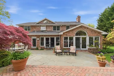 17 Holden Lane Bayville NY 11709