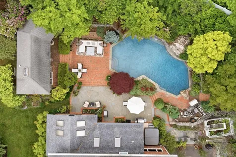 17 Holden Lane Bayville NY 11709