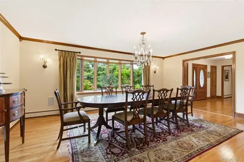 17 Holden Lane Bayville NY 11709