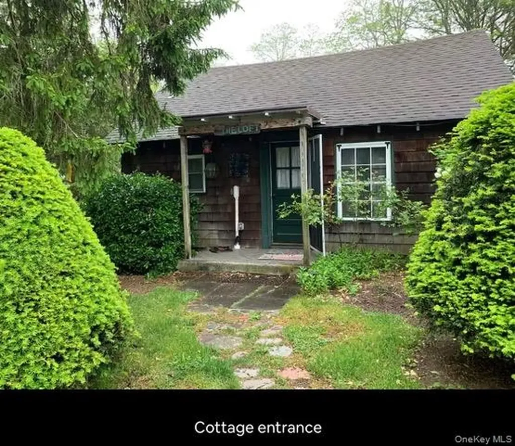 65 Hedges Road East Patchogue NY 11772