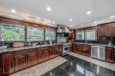 2 Jodi Drive Manorville NY 11949
