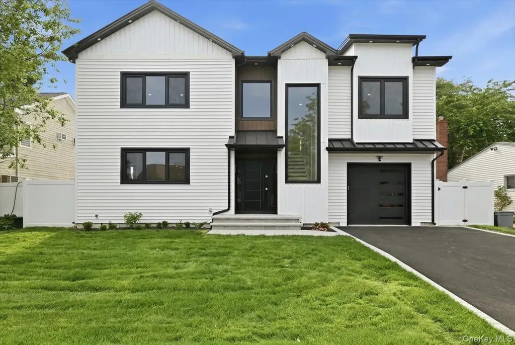 24 Middle Lane Westbury NY 11590