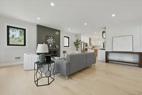 24 Middle Lane Westbury NY 11590
