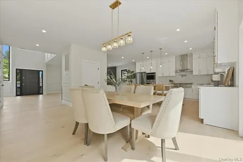 24 Middle Lane Westbury NY 11590