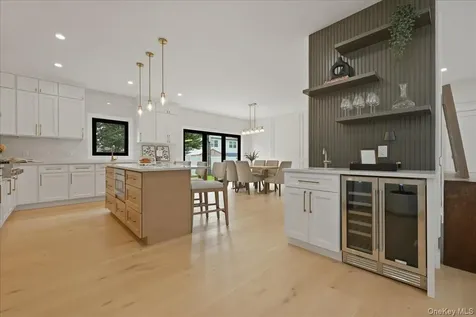 24 Middle Lane Westbury NY 11590