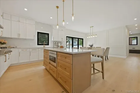 24 Middle Lane Westbury NY 11590