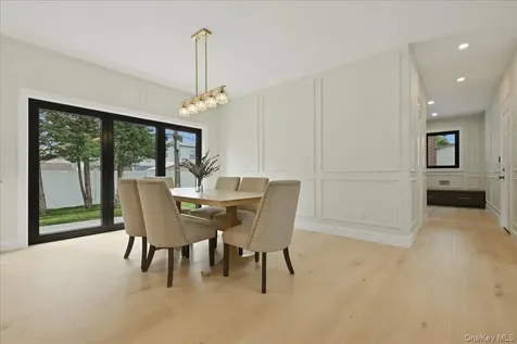 24 Middle Lane Westbury NY 11590