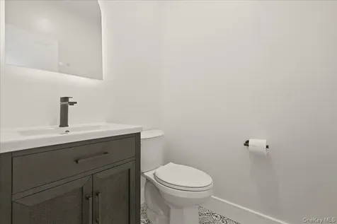 24 Middle Lane Westbury NY 11590