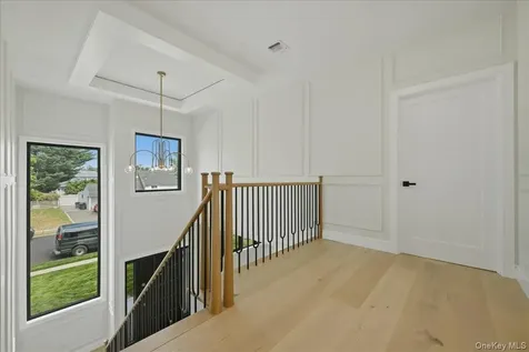 24 Middle Lane Westbury NY 11590