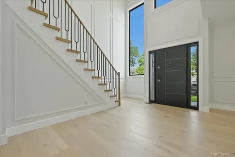 24 Middle Lane Westbury NY 11590
