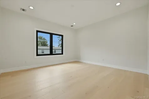 24 Middle Lane Westbury NY 11590