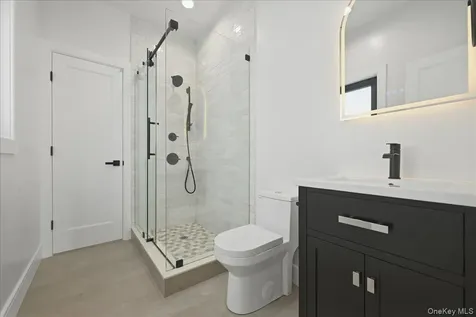 24 Middle Lane Westbury NY 11590