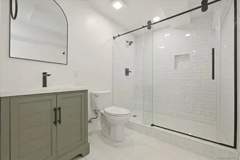 24 Middle Lane Westbury NY 11590