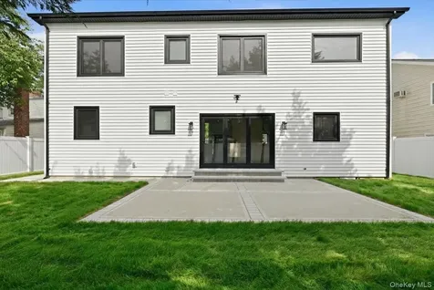 24 Middle Lane Westbury NY 11590