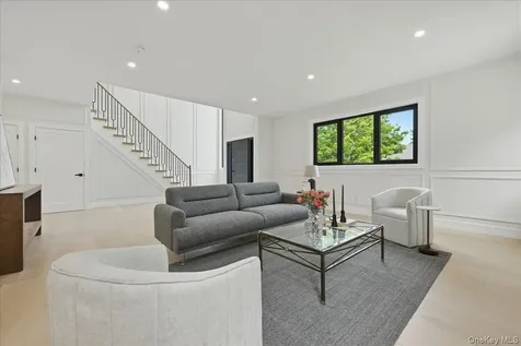 24 Middle Lane Westbury NY 11590