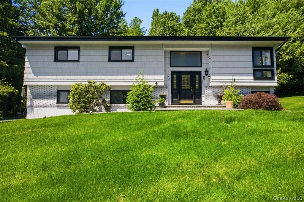 4 Medford Place Nanuet NY 10954