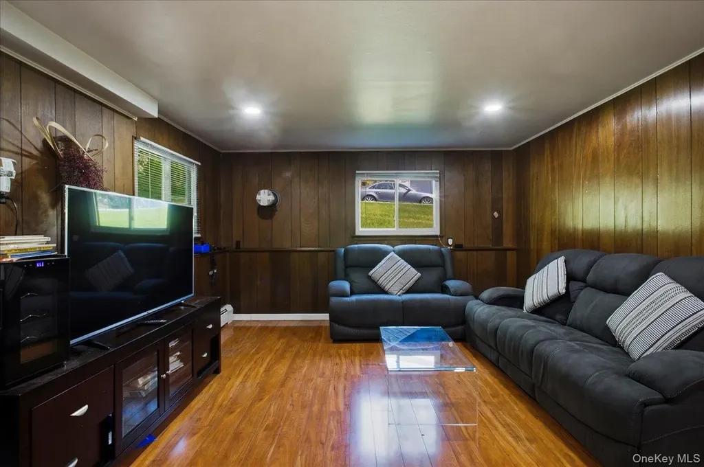 4 Medford Place Nanuet NY 10954