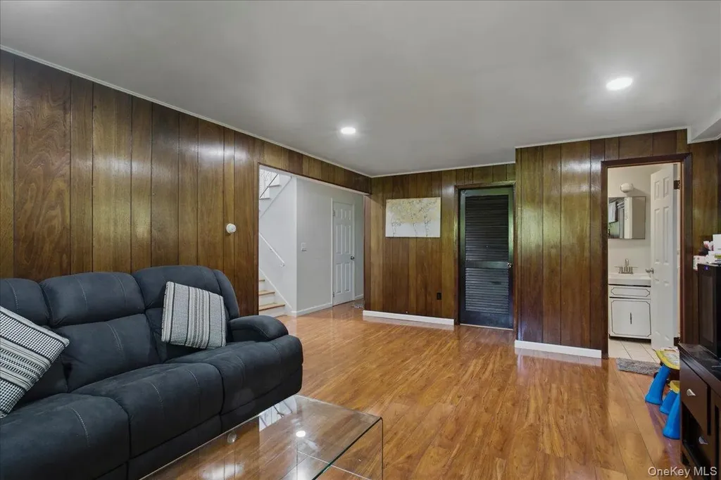 4 Medford Place Nanuet NY 10954