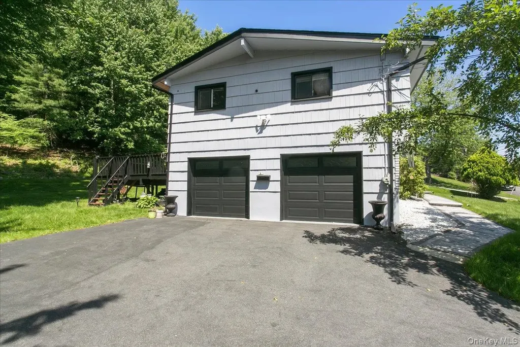 4 Medford Place Nanuet NY 10954