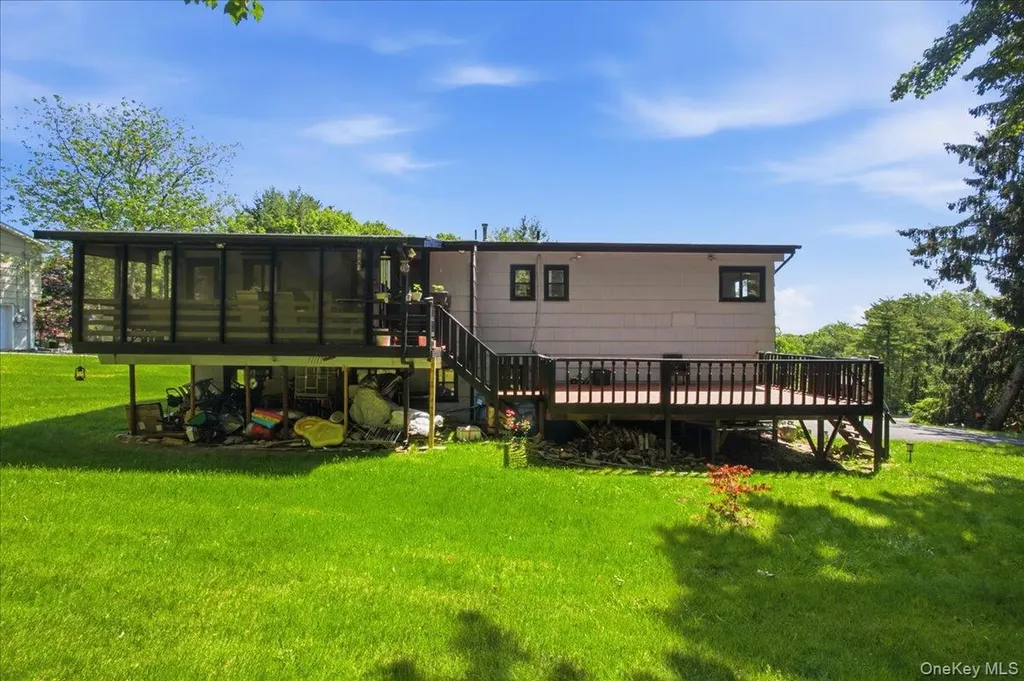 4 Medford Place Nanuet NY 10954