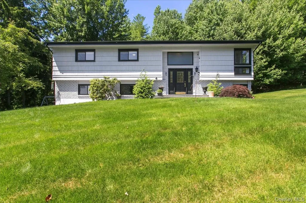 4 Medford Place Nanuet NY 10954