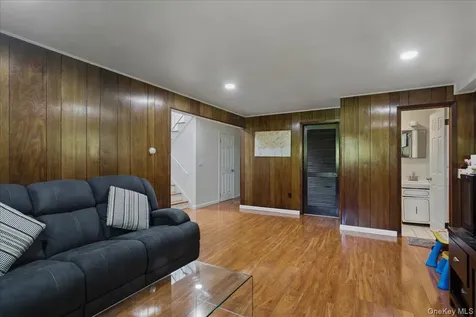4 Medford Place Nanuet NY 10954