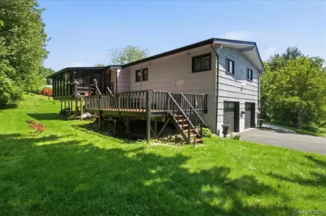 4 Medford Place Nanuet NY 10954