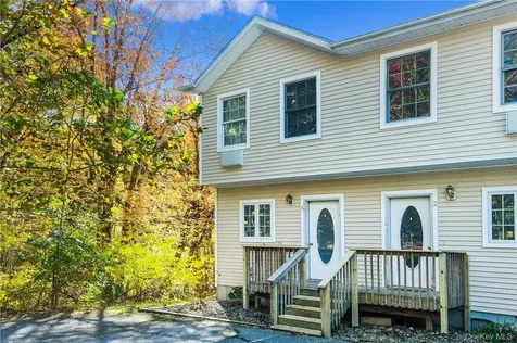 22 Lake Lodge Drive Pleasant Valley NY 12569