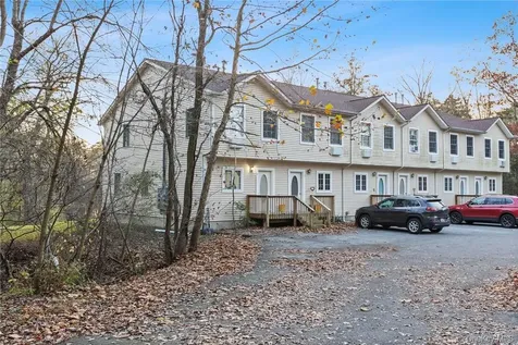 22 Lake Lodge Drive Pleasant Valley NY 12569