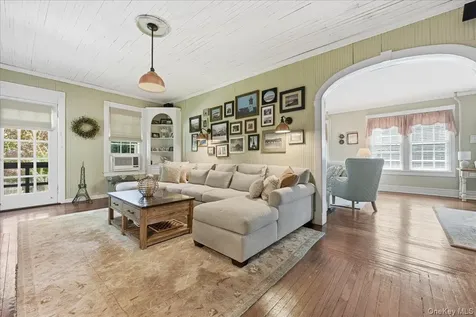 39 Little East Neck Road S Babylon NY 11702