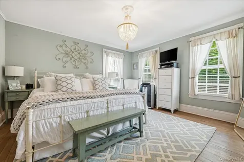 39 Little East Neck Road S Babylon NY 11702