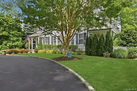 39 Little East Neck Road S Babylon NY 11702