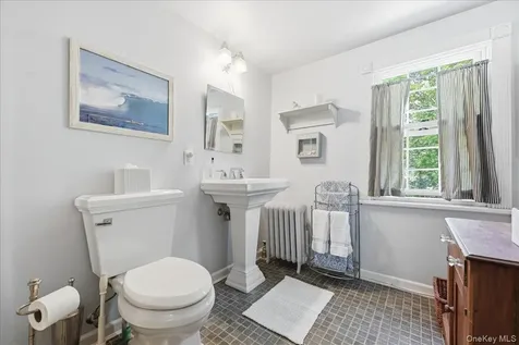 39 Little East Neck Road S Babylon NY 11702