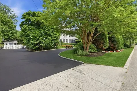 39 Little East Neck Road S Babylon NY 11702
