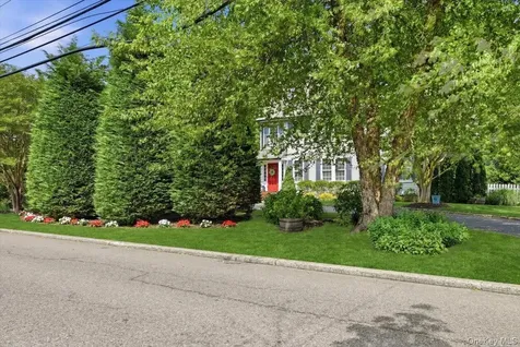 39 Little East Neck Road S Babylon NY 11702