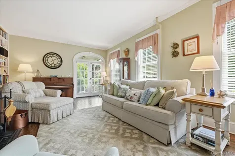 39 Little East Neck Road S Babylon NY 11702
