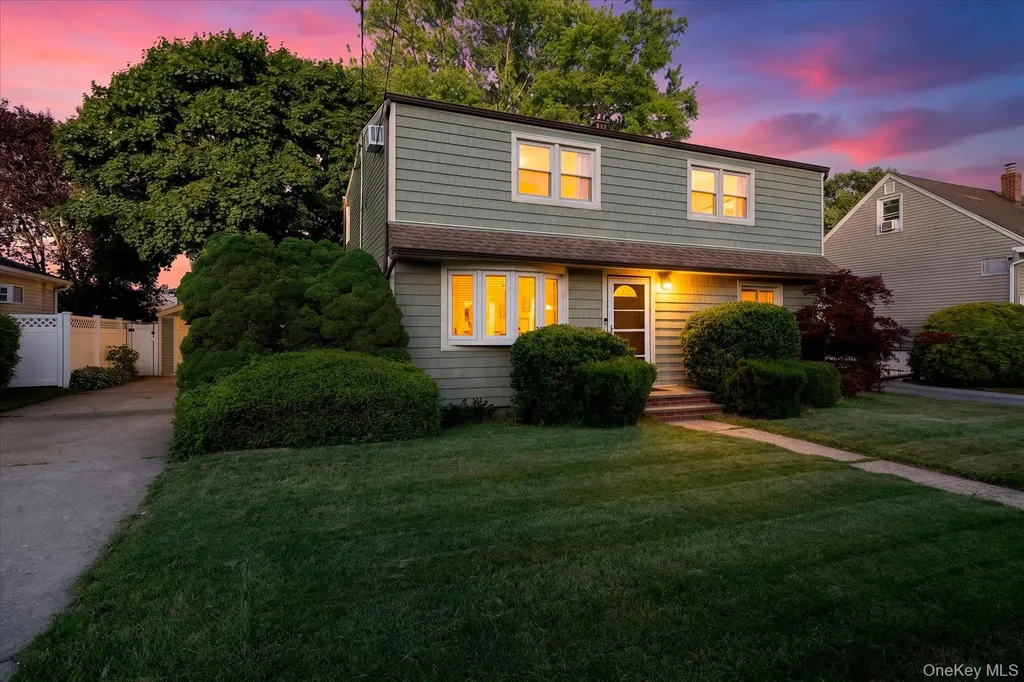 2545 Sycamore Avenue Wantagh NY 11793