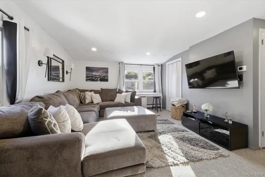 2545 Sycamore Avenue Wantagh NY 11793
