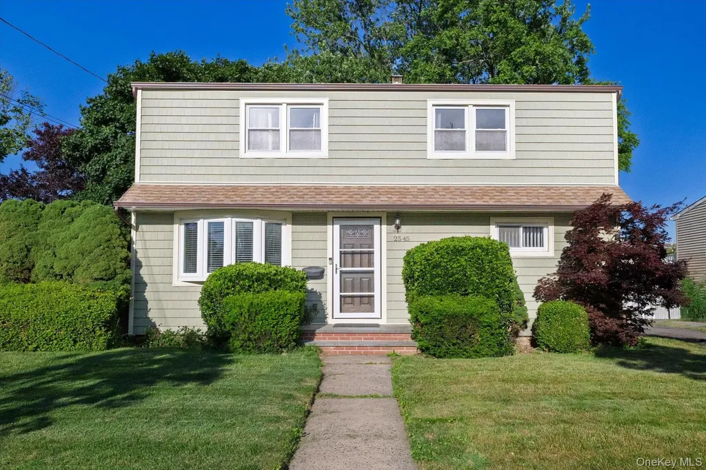 2545 Sycamore Avenue Wantagh NY 11793