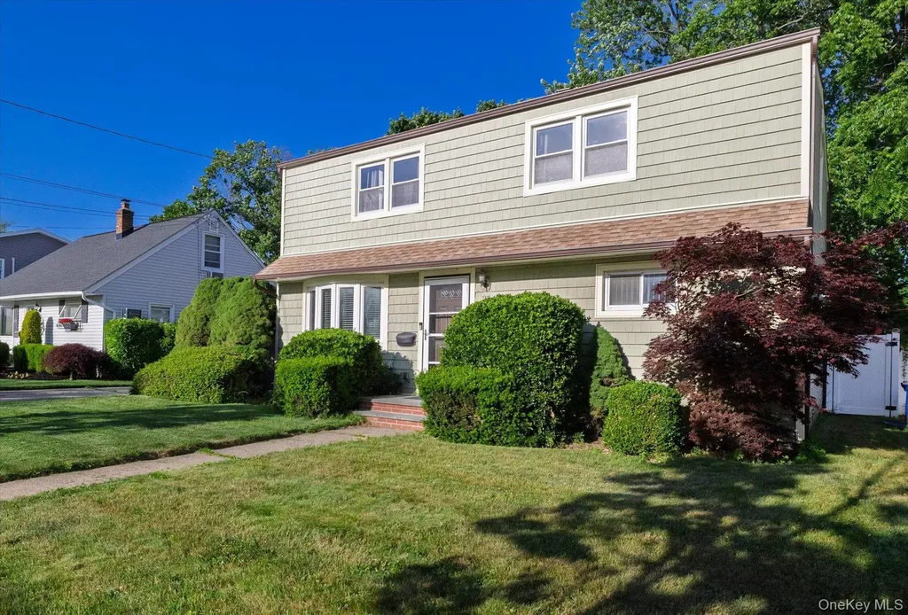 2545 Sycamore Avenue Wantagh NY 11793