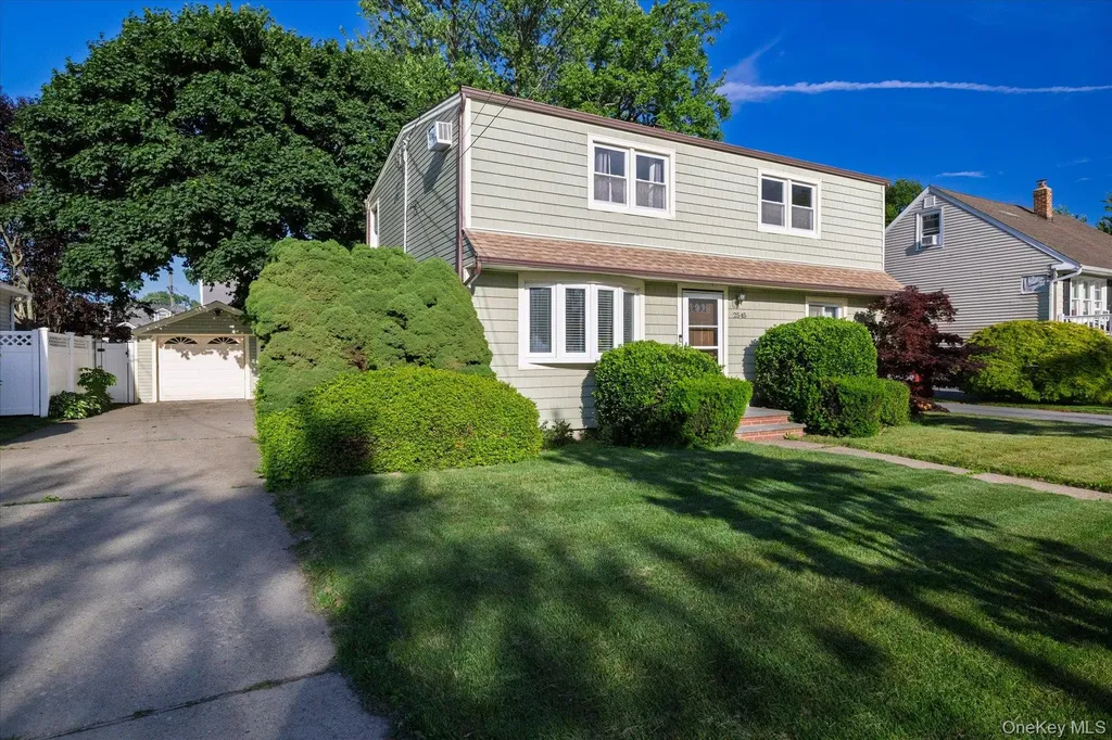 2545 Sycamore Avenue Wantagh NY 11793