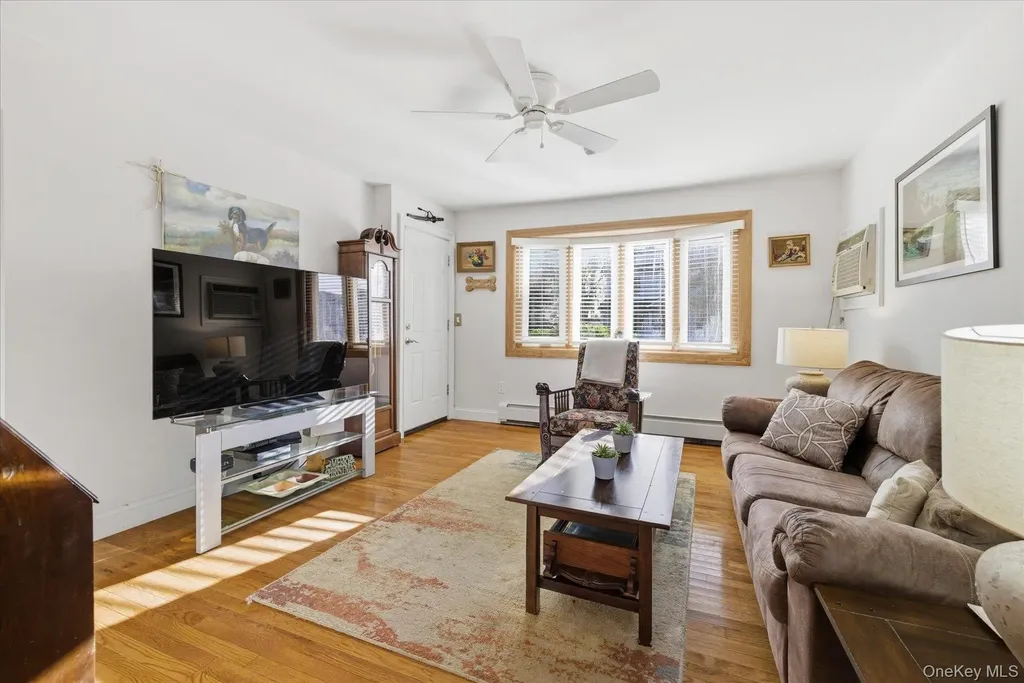 2545 Sycamore Avenue Wantagh NY 11793