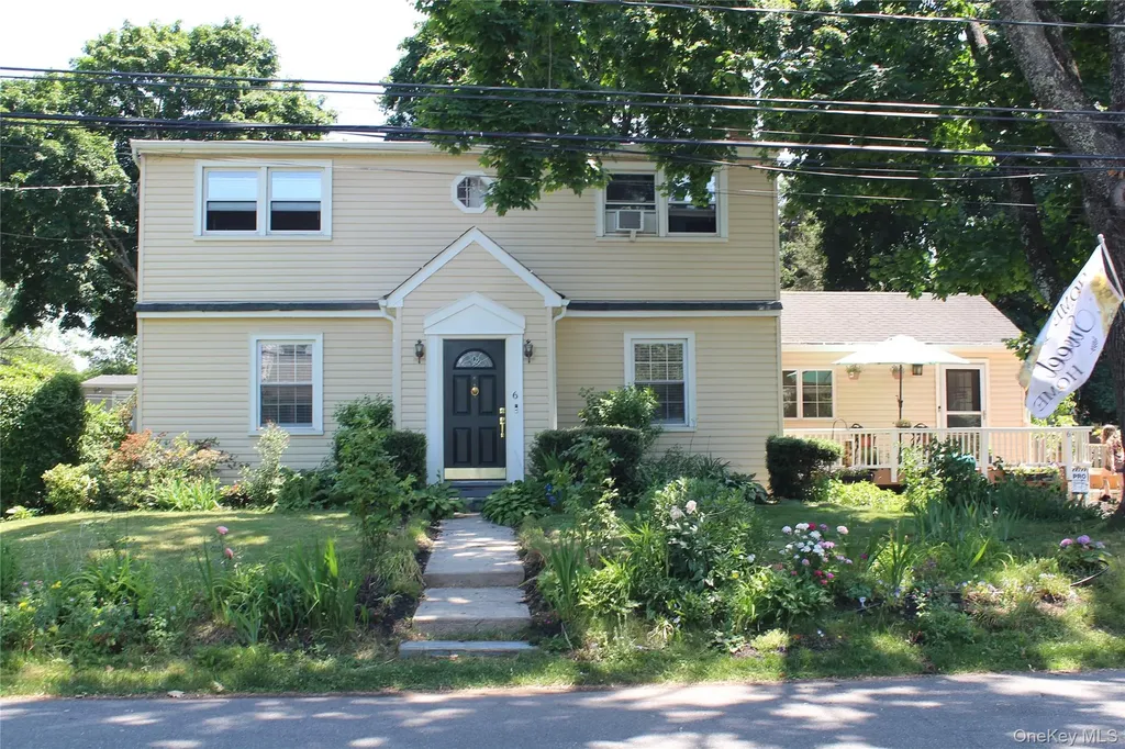 6 Howe Street Huntington Station NY 11746