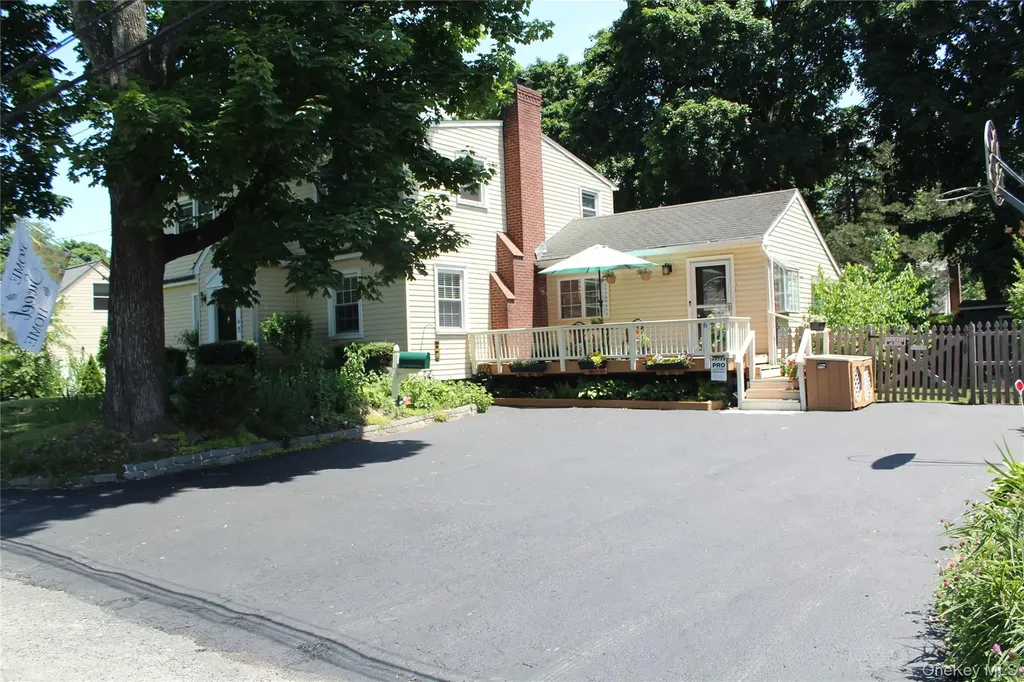 6 Howe Street Huntington Station NY 11746