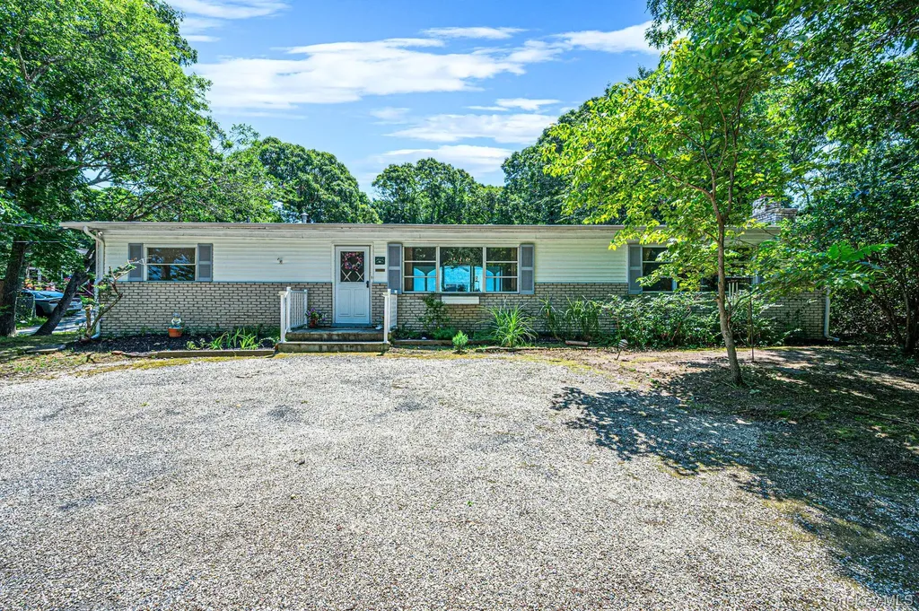 1520 Meday Avenue Mattituck NY 11952