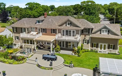 10 Magoun Road West Islip NY 11795