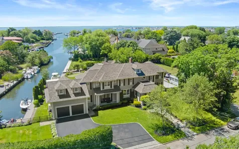 10 Magoun Road West Islip NY 11795